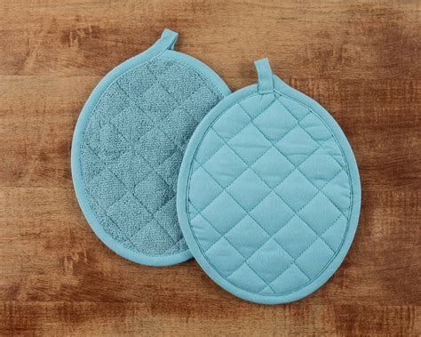 The long lasting durable material, which is quilted and well padded, helps against burns from inadvertently touching a hot surface. . Pot holders walmart